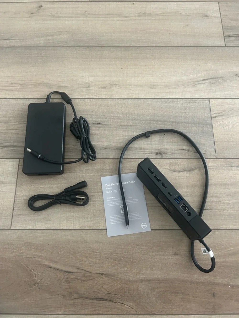 Dell Docking Station WD19DCS and Dell 240W Adapter